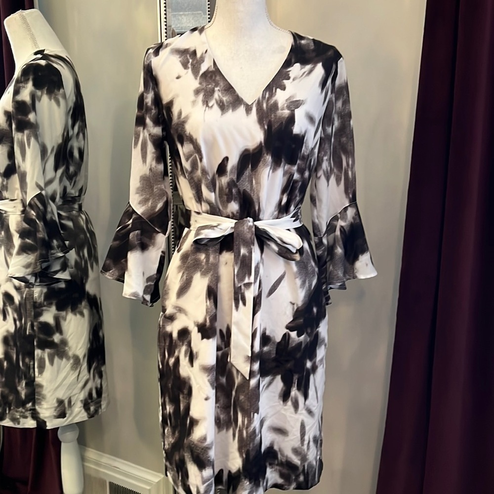 Banana Republic Black & White Floral Tie Waist Bell Sleeves Dress Size Small